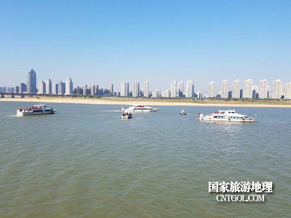 江西開展呵護一湖清水，嚴厲打擊非法采砂行動（圖）